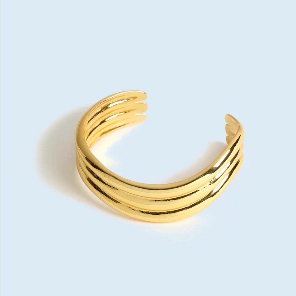 Madewell Ribbed Wavy Cuff Bracelet in Pale Gold for Small Wrists